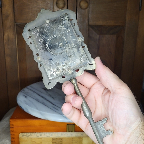 Vintage Ornate Handheld Mirror with Key Handle - Picture 6 of 13